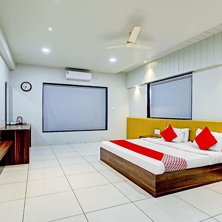 Oyo 70752 Viram House Hotel Gorwa Buitenkant foto
