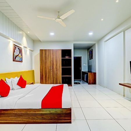Oyo 70752 Viram House Hotel Gorwa Buitenkant foto