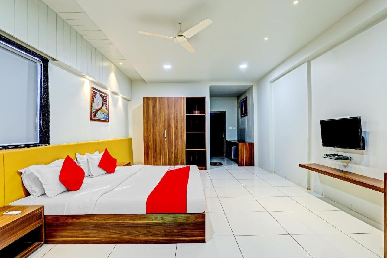 Oyo 70752 Viram House Hotel Gorwa Buitenkant foto