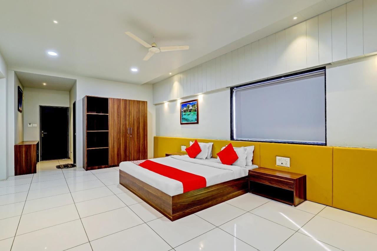 Oyo 70752 Viram House Hotel Gorwa Buitenkant foto