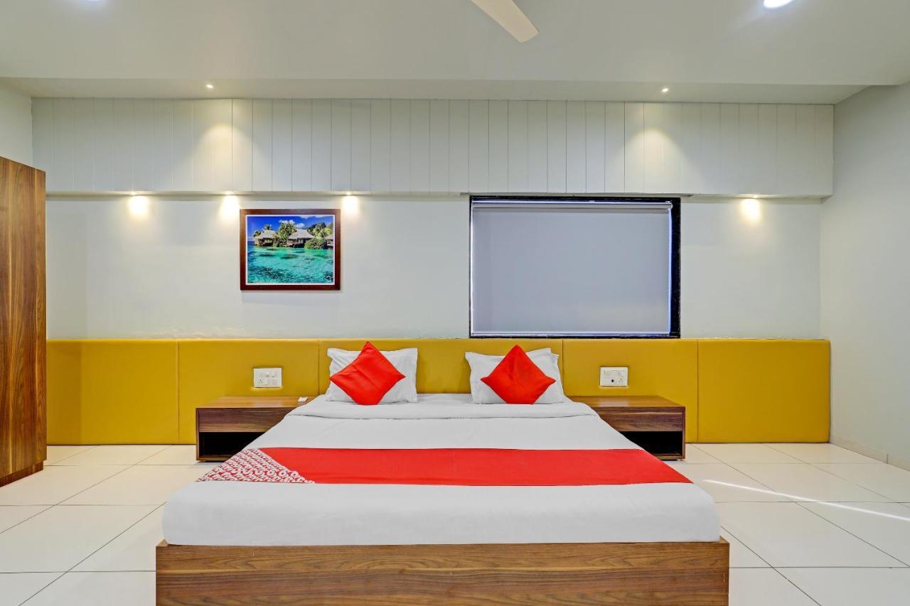 Oyo 70752 Viram House Hotel Gorwa Buitenkant foto