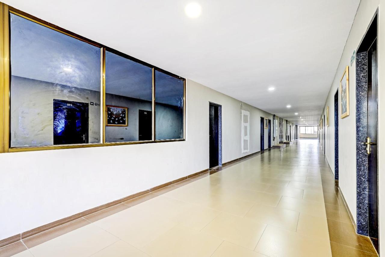 Oyo 70752 Viram House Hotel Gorwa Buitenkant foto