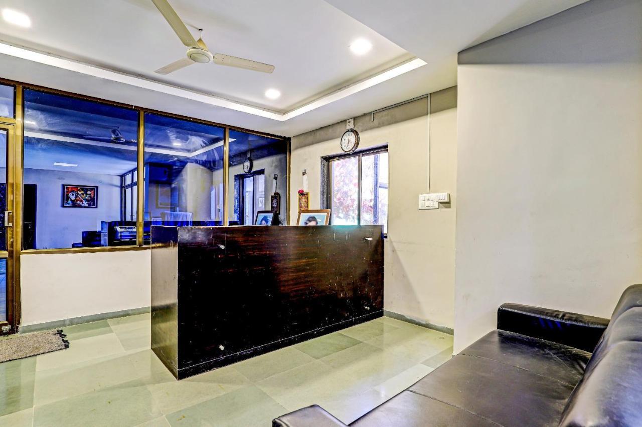 Oyo 70752 Viram House Hotel Gorwa Buitenkant foto
