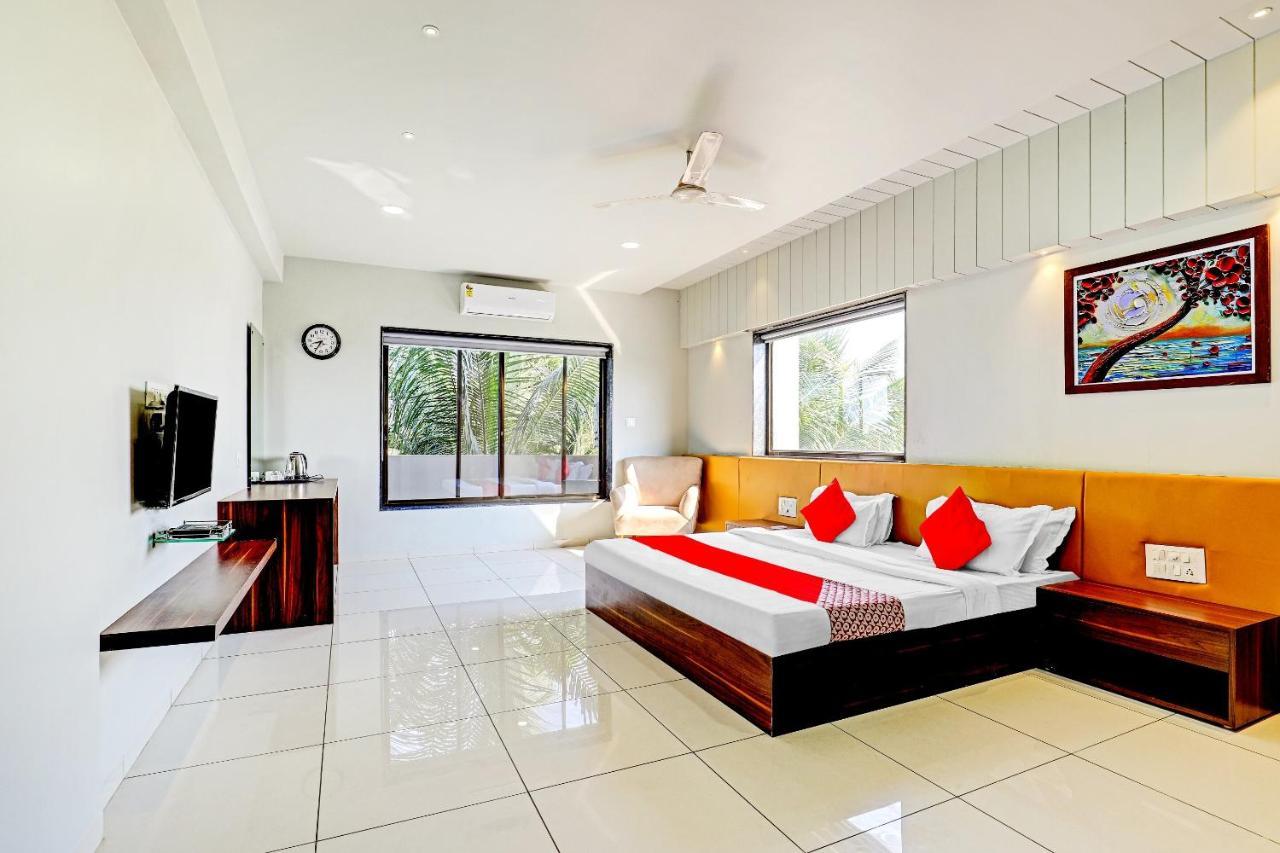 Oyo 70752 Viram House Hotel Gorwa Buitenkant foto