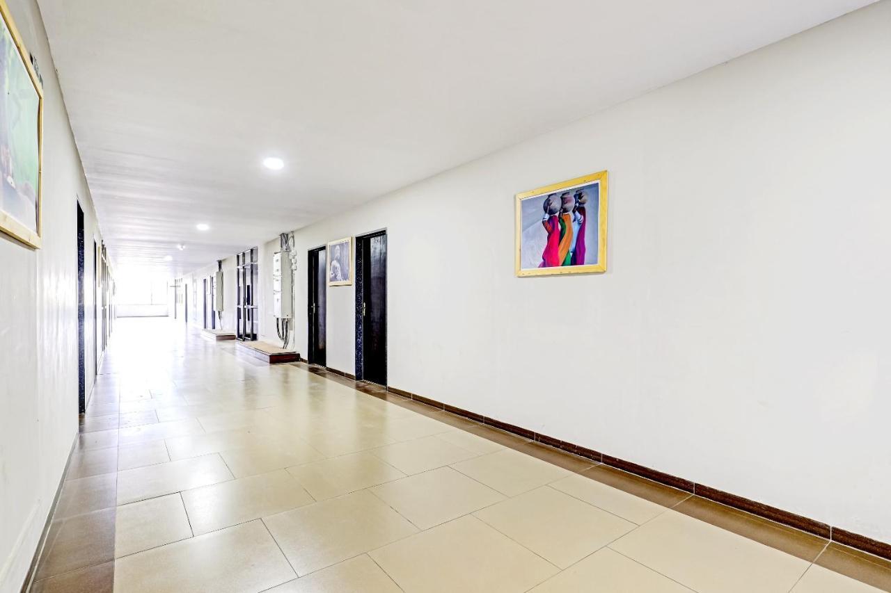 Oyo 70752 Viram House Hotel Gorwa Buitenkant foto