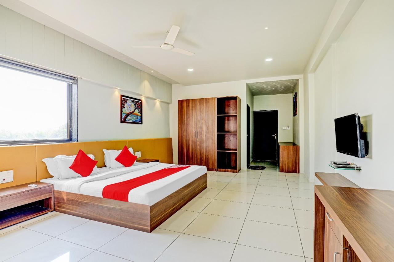 Oyo 70752 Viram House Hotel Gorwa Buitenkant foto