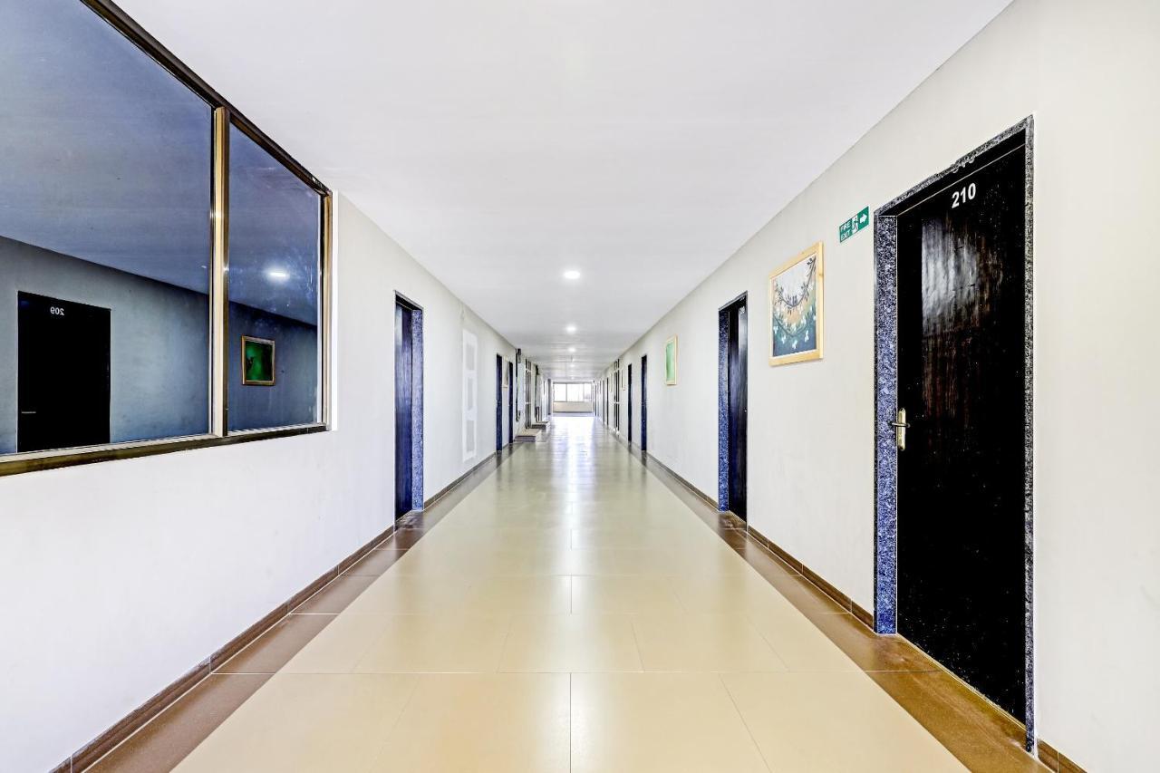 Oyo 70752 Viram House Hotel Gorwa Buitenkant foto