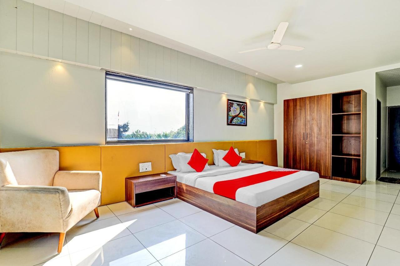 Oyo 70752 Viram House Hotel Gorwa Buitenkant foto