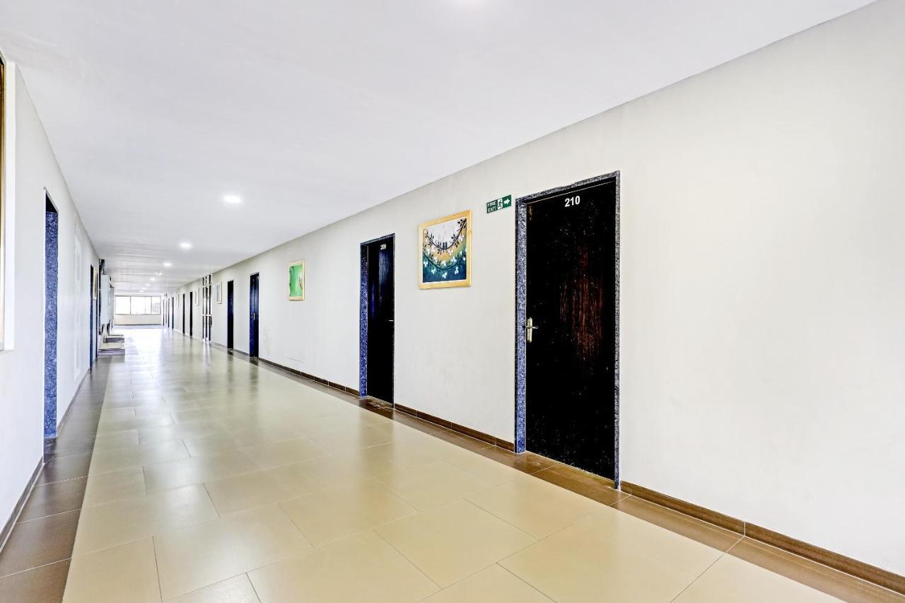 Oyo 70752 Viram House Hotel Gorwa Buitenkant foto