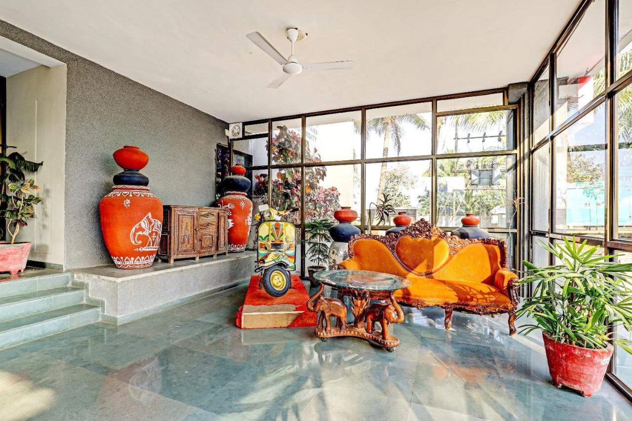 Oyo 70752 Viram House Hotel Gorwa Buitenkant foto